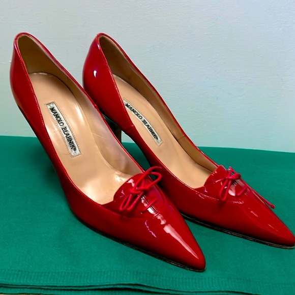 Red Manolo Blahnik shoes. - Picture 1 of 8
